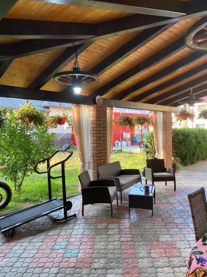 Casa Cu Flori Moisei Hotell Exteriör bild