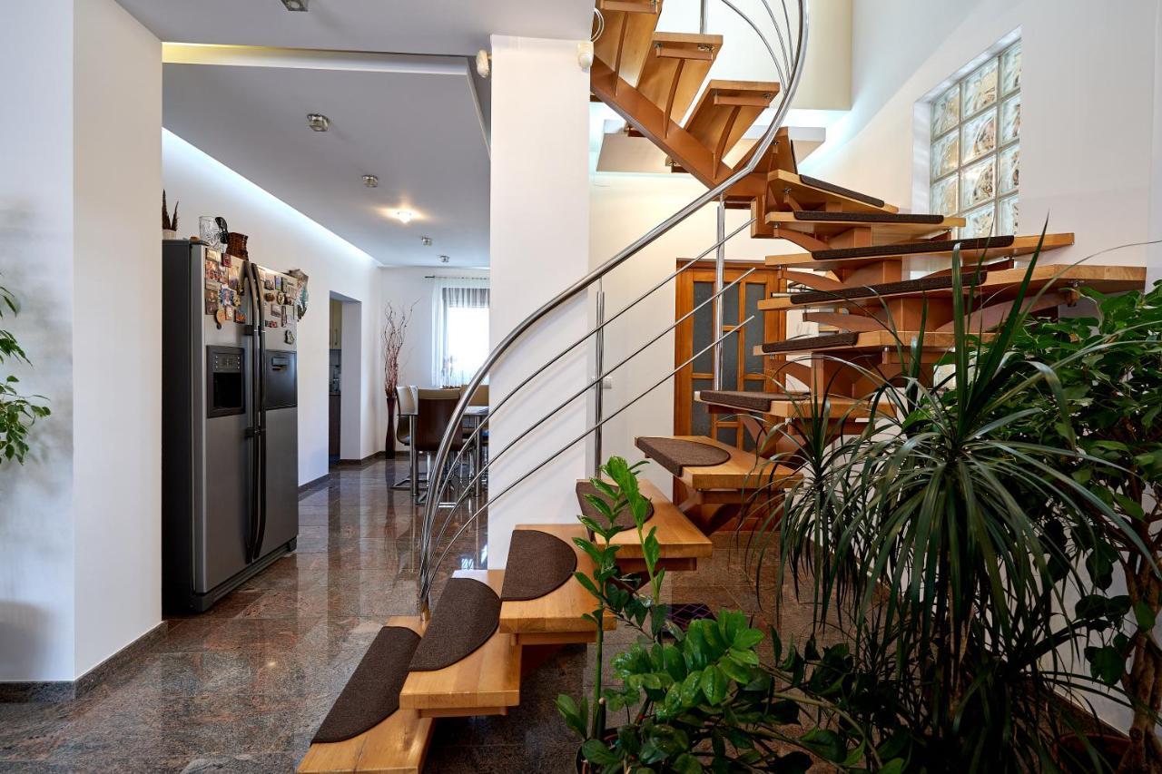 Casa Cu Flori Moisei Hotell Exteriör bild