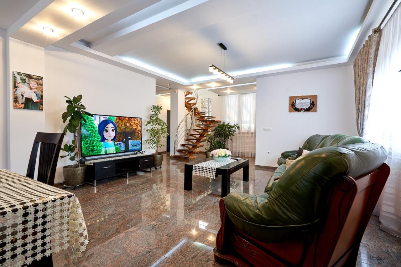 Casa Cu Flori Moisei Hotell Exteriör bild