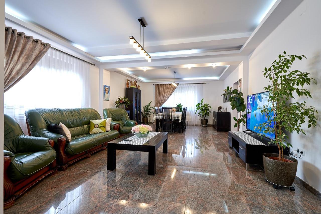 Casa Cu Flori Moisei Hotell Exteriör bild