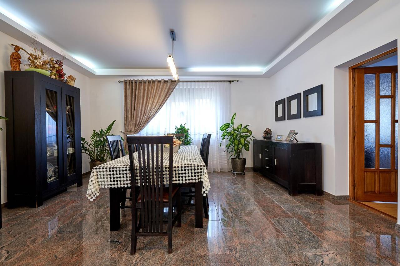 Casa Cu Flori Moisei Hotell Exteriör bild