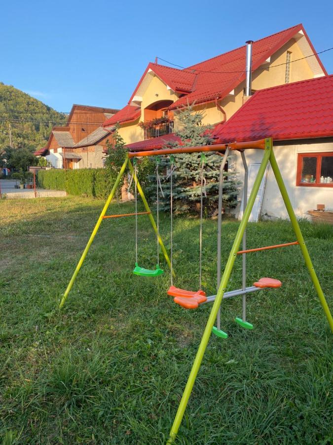 Casa Cu Flori Moisei Hotell Exteriör bild